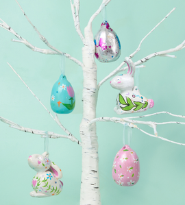 Hoppeln & Schlüpfen: Eierbecher & Osterhase zum Bemalen